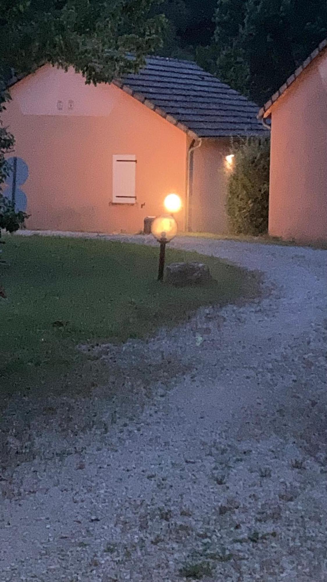 Saint-Geniez D'Olt - Residence Le Colombier מראה חיצוני תמונה
